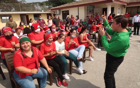 Guillermo Suárez, integrante del Grupo Querubín, disfrutó del evento