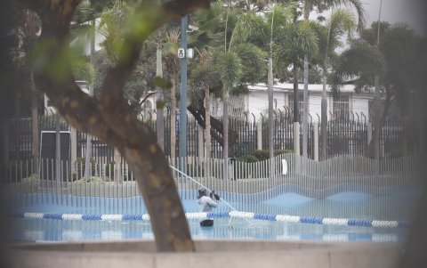 La piscina permanece cerrada de lunes a miércoles. La comunidad pide repensar esa fecha para que solo sea por dos días.