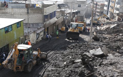 Las labores de limpieza se ejecutaron con la ayuda de maquinaria pesada.