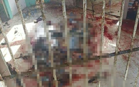 Los cuerpos mutilados quedaron en el piso del centro reclusorio.