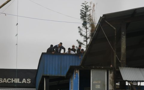 Los reos se subieron al techo del Centro de Rehabilitación Social.