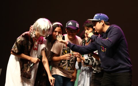 Durante su presentación, Lucas Peralta, Javiera Olaya, Jesús Torrez, Diego Pulla y Bruno Murillo.