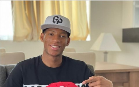 Gonzalo Plata lanzó una línea de gorras y camisetas.