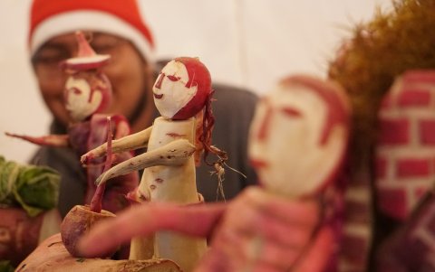 Hecho. Después de dos años de suspensión por la pandemia de covid-19, este 23 de diciembre, en las vísperas de la Navidad, volvió a presentarse la tradicional Noche de Rábanos en su edición 12.