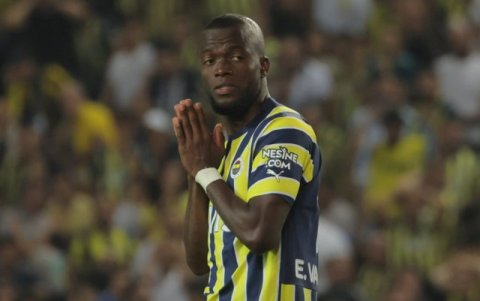 Enner Valencia también jugó el fin de semana, pero no pudo evitar la derrota 2-0 del Fenerbahce.|
