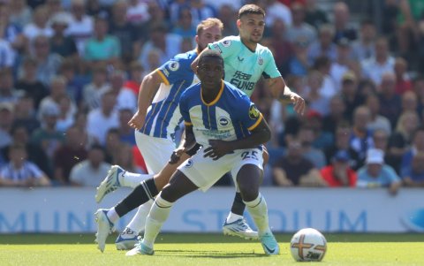 El futbolista del Brighton puede ser considerado para el partido de este martes contra el Everton.