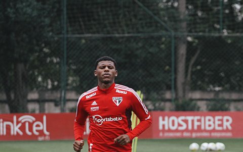 Robert Arboleda cerca de volver con el Sao Paulo. El ecuatoriano no suma minutos desde finales de enero.