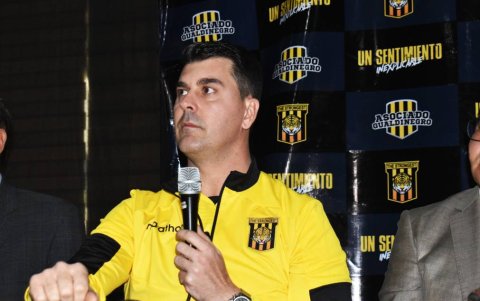 Ismael Rescalvo, durante su presentación como técnico del The Strongest boliviano.