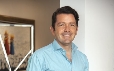 Francisco Jiménez se mostró relajado y distendido durante la sesión de fotos para EXPRESIONES.