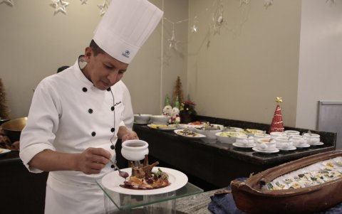 Propio. En Hilton Colón, las costillas de ternera serán la variante