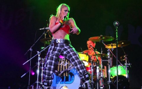 No Doubt durante la gira del quinto albúm de estudio, Rock Steady.
