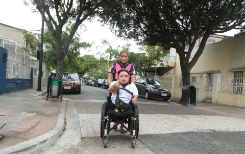 Los habitantes esperan que este año la inclusión sea parte de la cara nueva de Guayaquil. Quieren transitar sin miedo.