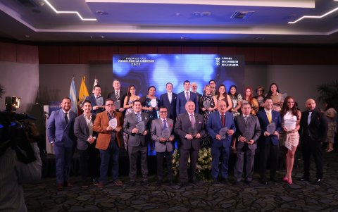 Fueron 18 categorías, entre las que destacan mejor reportera, presentador/a de noticias televisivas, editorialista y entrevistador, entre otras..