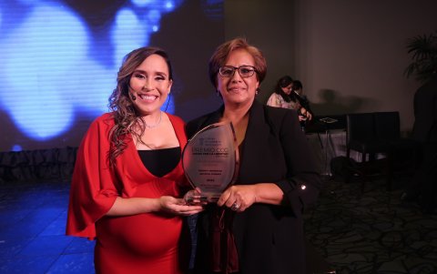 María del Carmen Búnea y Mónica Mendoza.