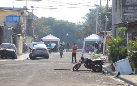 Violencia. Seis muertos y 18 heridos de balas era el saldo fatal del primer día del año en Guayaquil. El último hecho reportado fue en La Ladrillera (noroeste)