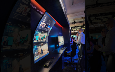 Odyssey Ark de 55 pulgadas en vertical.