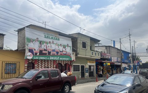 Propaganda. Esta semana se sumó la publicidad política de otros candidatos, que es menor.