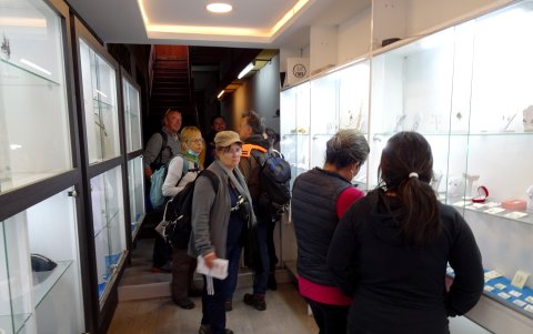 Exhibición. Una de las áreas más visitadas es el de las vitrinas, en las que se muestran una gran variedad de elaborados en oro y plata.