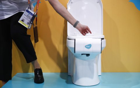 El dispositivo que se coloca en el inodoro es capaz de medir desde la vitamina C hasta los niveles hormonales.