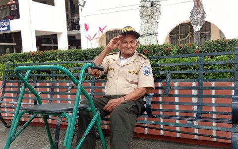 Víctor Castañeda pasa sus días ayudando a sus compañeros del hogar Corazón de Jesús.