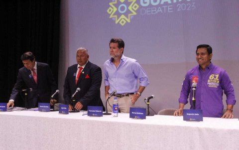 Cuatro de los candidatos que intervinieron en el segundo bloque acuden a la rueda de prensa.