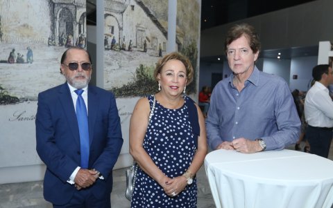 Ahmed Valencia, Mariana de Valencia y Alfredo Ortega.