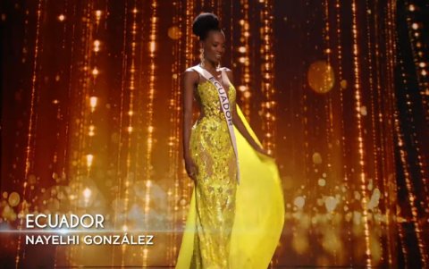 Luciendo su vestido de noche. CORTESÍA