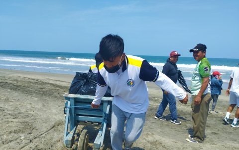 Las 13 playas que integran al cantón Santa Eleno fueron visitados por los estudiantes y la comunidad.