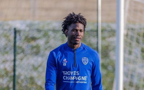 Porozo sigue guardando banca en el equipo francés del Troyes.