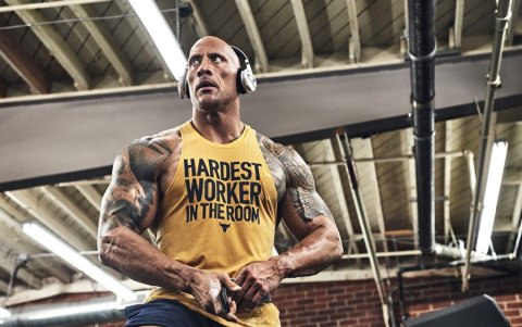 En su rutina predominan las pesas.