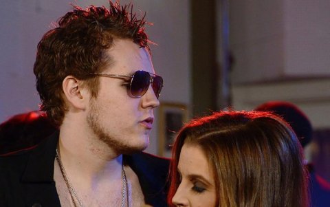 Junto a su hijo Benjamin, quien se suicidó.