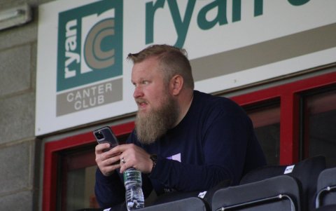 Preston Johnson, amante de las criptomonedas y copropietario del club, no encuentra soluciones para el equipo que va directo a la Quinta división.