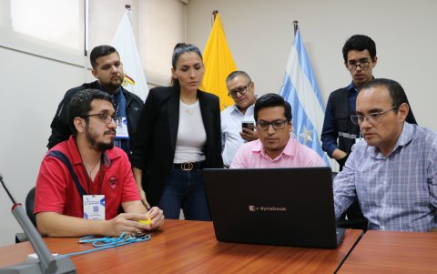 Tras la culminación del proceso, las autoridades electorales procedieron al conteo de votos.