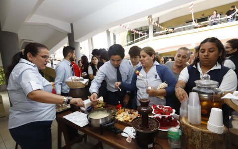 Jornada. La Fiesta de los vecinos clausuró el evento académico.