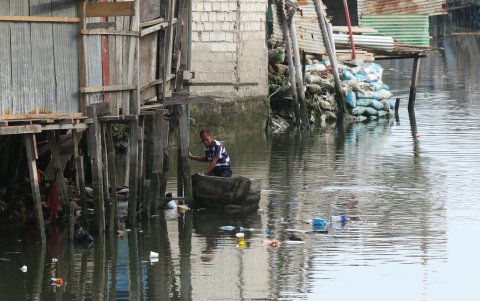 Llantas, muebles son parte de los desechos que se arrojan al Salado.