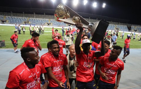 Jugadores de la selección ecuatoriana de fútbol celebran luego de ganar el domingo 10 de febrero de 2019 el campeonato Sudamericano sub'20 disputado en el estadio El Teniente en Rancagua (Chile).