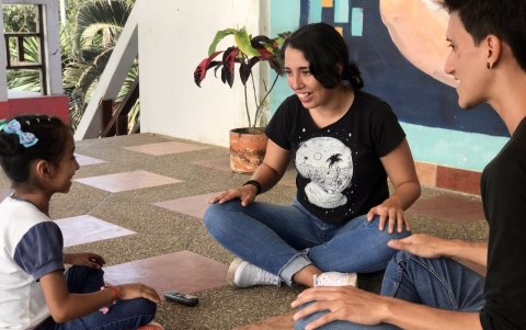 . Las clases a niños eran impartidas en las instalaciones del hotel Selina.
