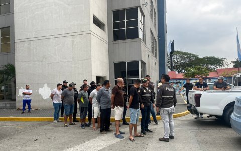 Las detenciones ocurrieron tras el allanamiento de varios inmuebles en Guayaquil.