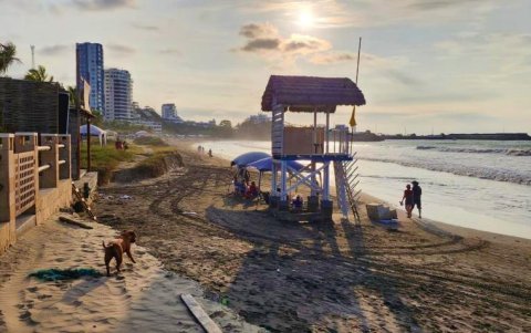 La playa afectada por el tren de olas fue Punta Blanca