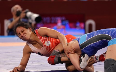 Luisa Valverde (rojo) fue diploma olímpico tras su octavo lugar en Tokio 2020.