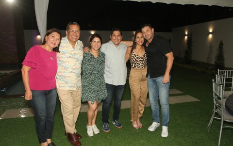 Jenny Patricia Morán, Luis Almeida, Johanna y Carlos Luis, Adriana Almeida y Abel Sánchez.