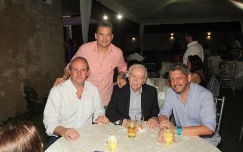 Álex Pérez acompañado de Patricio Salazar, William Birkett y Galo Pérez.