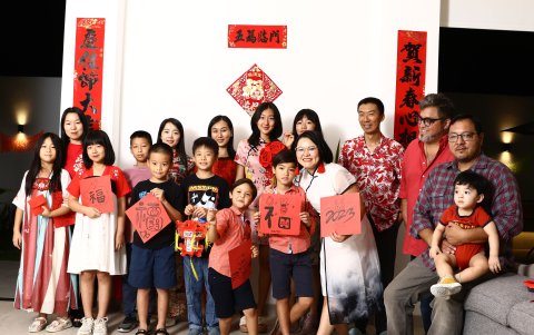 El inicio del nuevo año se lo pasa mejor con la familia y amigos reunidos.