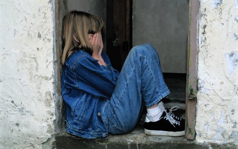 Tenga cuidado de lo que oyen y presencian los niños.