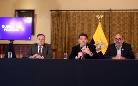 Francisco Jiménez (centro).