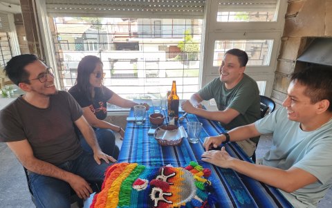 Parte de los  compatriotas en suelo cordobés que no dejan de lucir la tricolor ni sus costumbres.