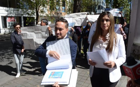 Becdach y Mishelle Calvache (actual consejera) presentaron una denuncia en febrero de 2023.