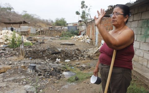 En el barrio Las Américas 2 es evidente la falta de todo en sus vías.