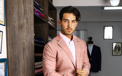 Bruno ha participado en eventos de moda y producciones dramáticas del extranjero.