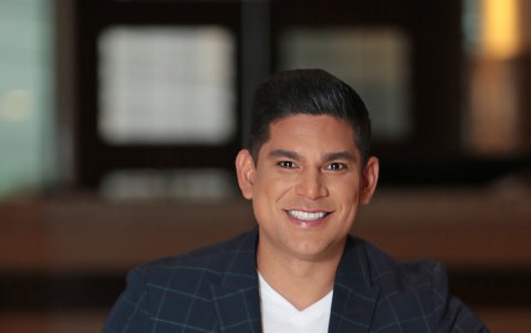 Emilio y su esposa viajarán a Cancún para celebrar su aniversario matrimonial.